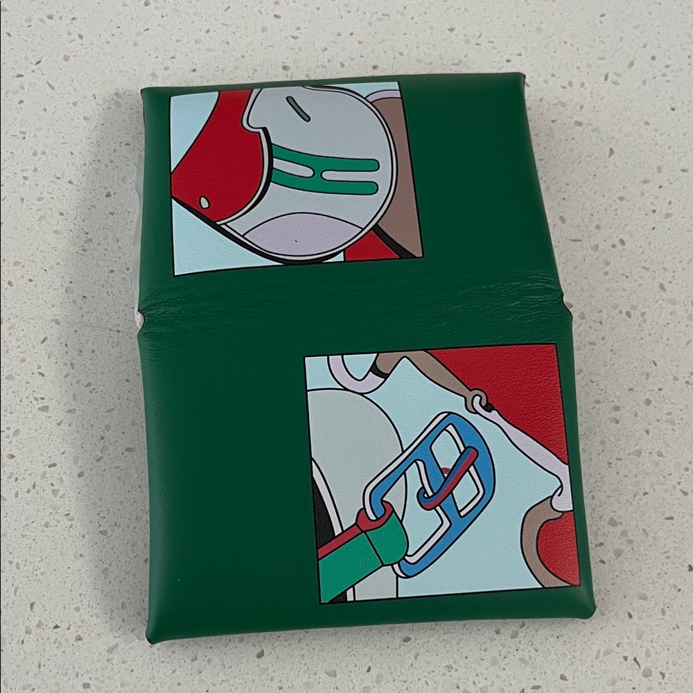 Green Wallet with Abstract Design - Picture 3 of 3